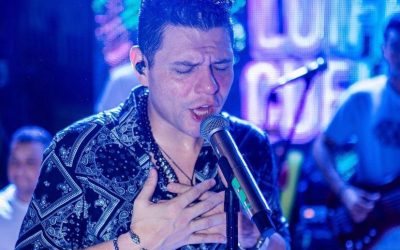 Luifer Cuello entre lágrimas al recordar a su madre en pleno concierto