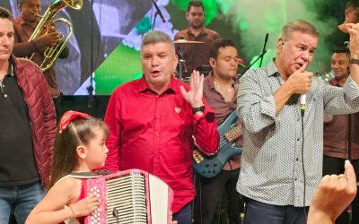 Iván Villazón, sorprendido por el talento de la niña acordeonera Isabela González