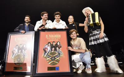 GAIRA MÚSICA LOCAL Y WK RECORDS HACEN ENTREGA DEL DISCO DE ORO A SIN ÁNIMO DE LUCRO, JBOT Y TUTI Y CARLOS VIVES POR LOS MILLONARIOS STREAMS DEL REMAKE DE «EL PARRANDERO»