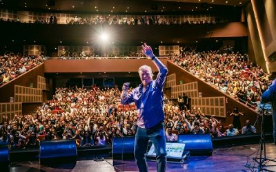 Iván Villazón, sigue llenando los teatros de Colombia.