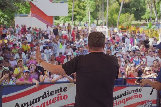 Espectacular lanzamiento del nuevo álbum ‘Que te guste yo’ de Fabián Corrales en Valledupar.-