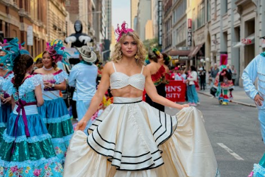 Adriana Lucía brilló como la embajadora cultural de Colombia en el Desfile de la Hispanidad en Nueva York