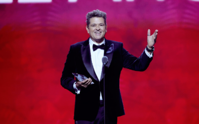 Carlos Vives celebra una noche histórica en los Latin GRAMMY® 2024